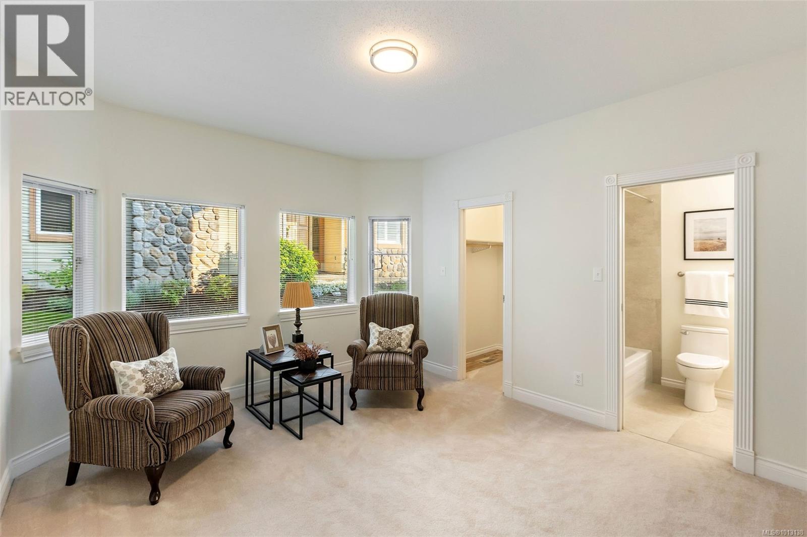 Single Family House Other for Sale in   Marsett Pl Saanich 