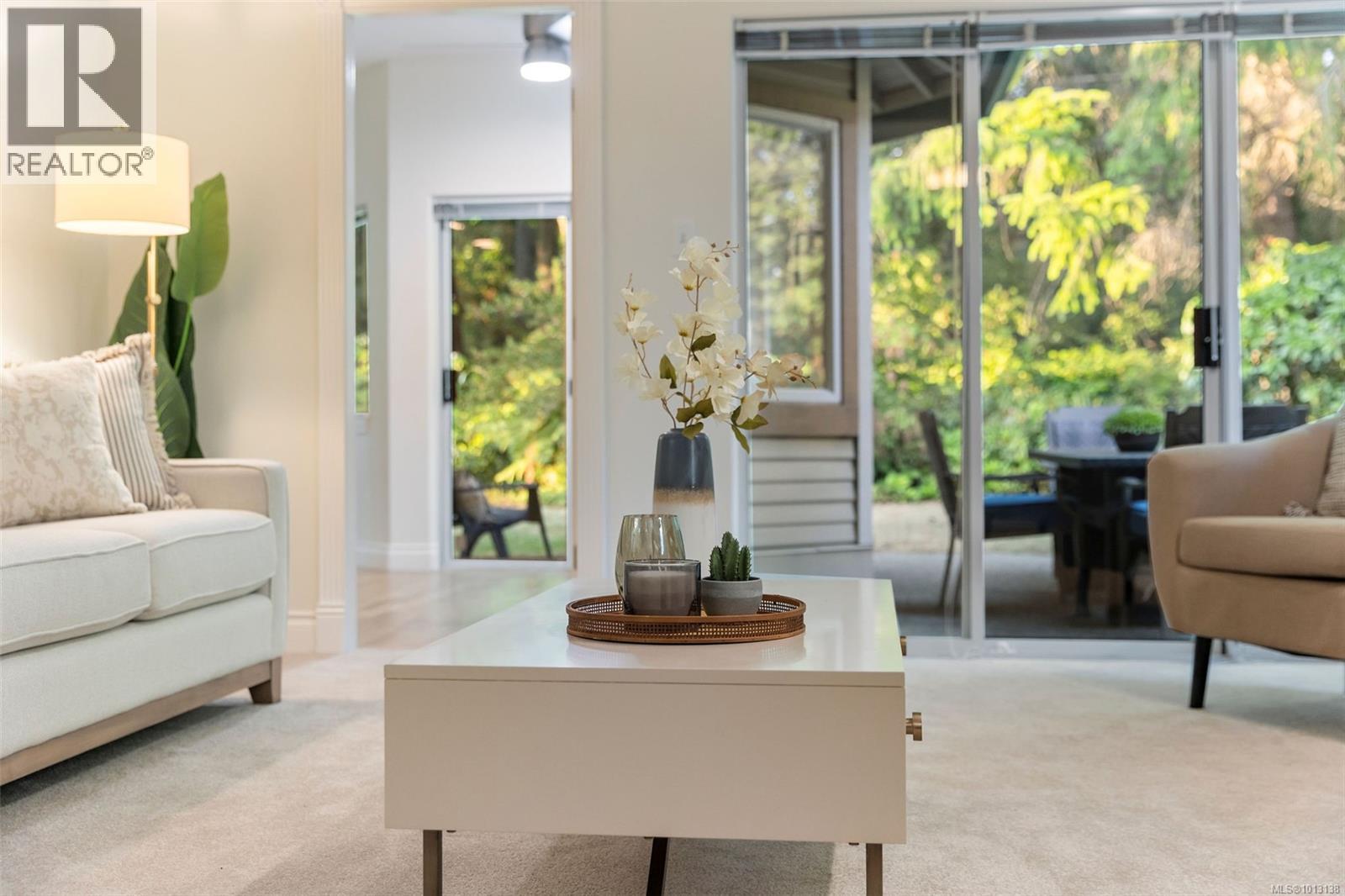 Single Family House Other for Sale in   Marsett Pl Saanich 