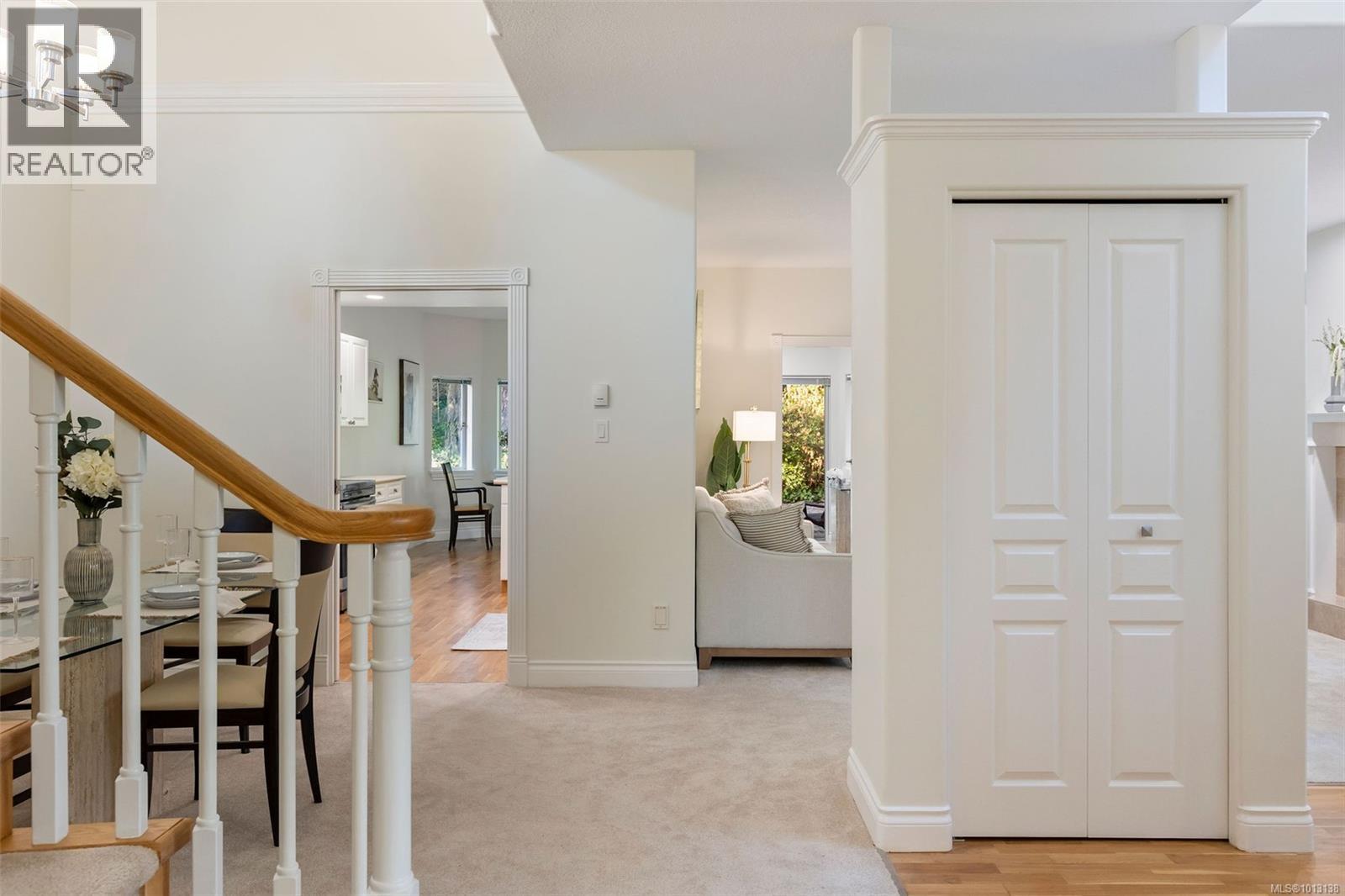 Single Family House Other for Sale in   Marsett Pl Saanich 