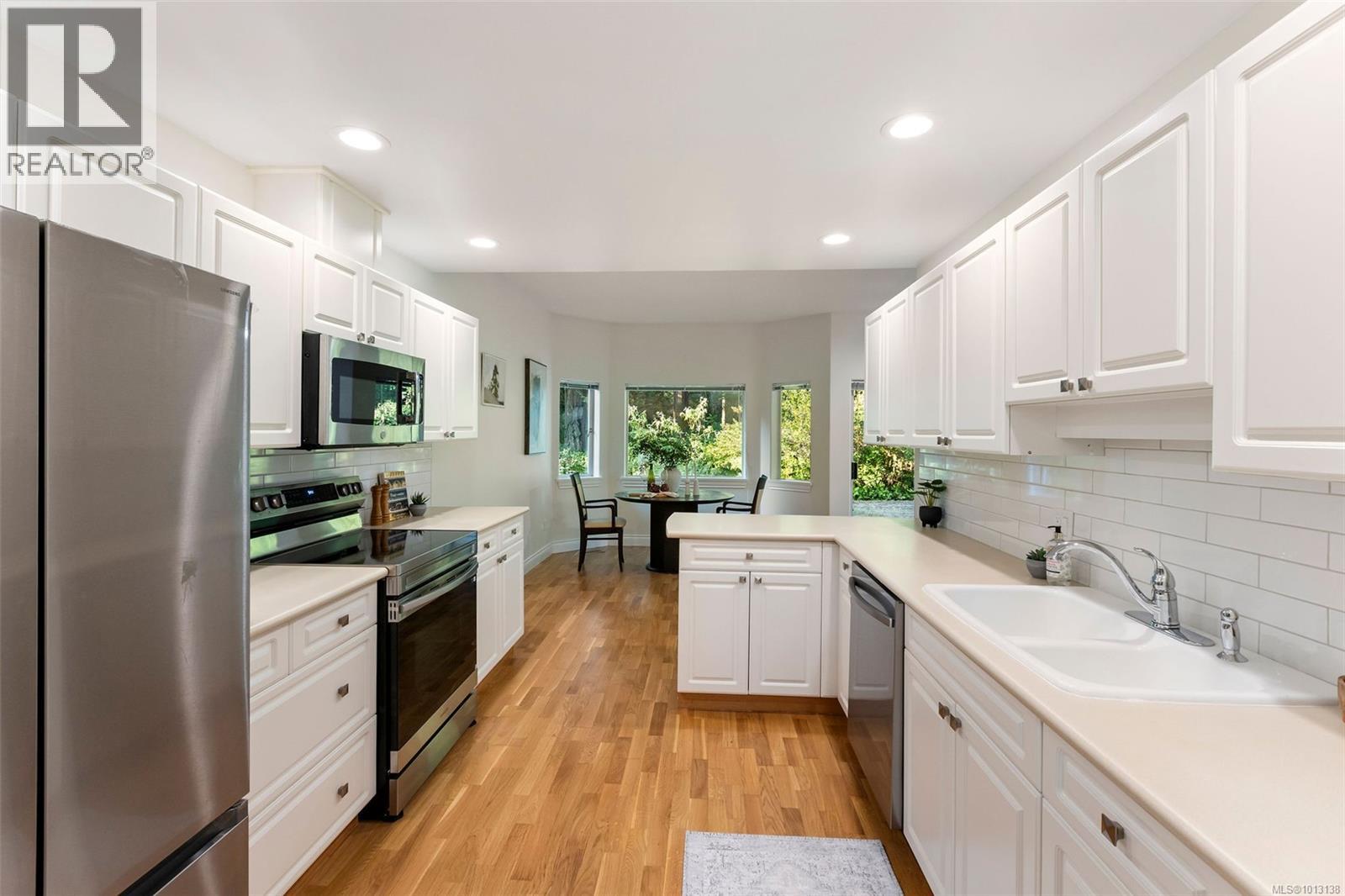 Single Family House Other for Sale in   Marsett Pl Saanich 