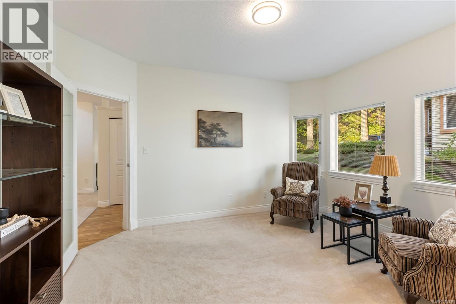 Single Family House Other for Sale in   Marsett Pl Saanich 