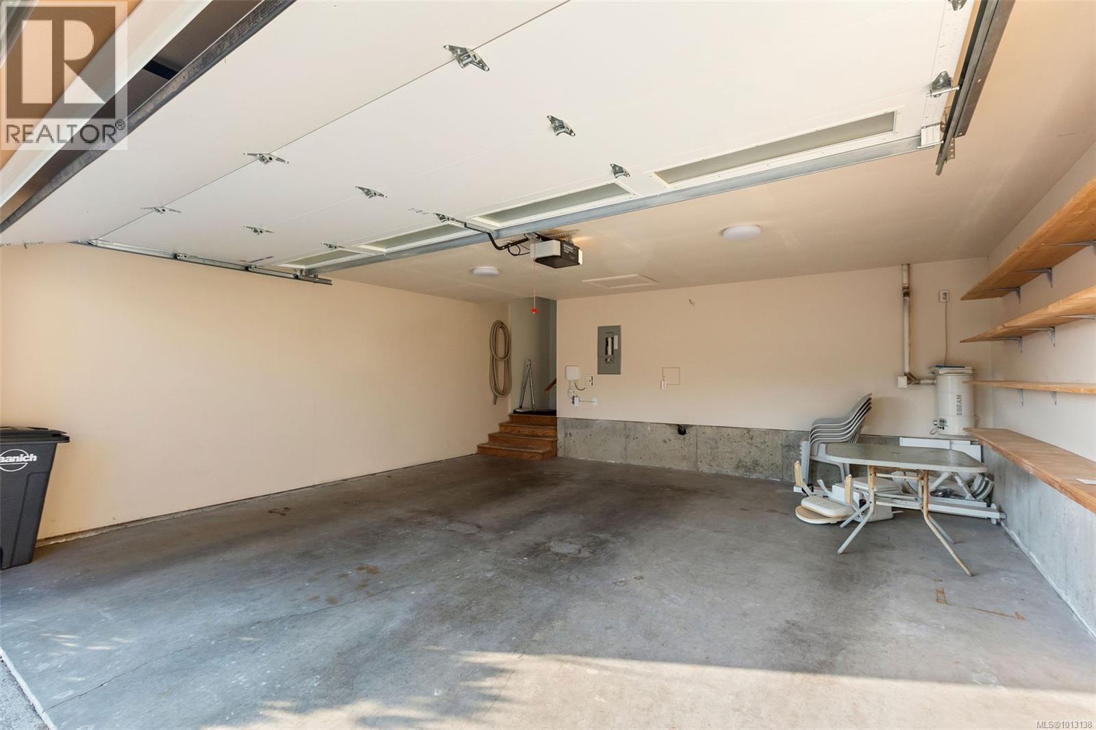 Single Family House Other for Sale in   Marsett Pl Saanich 