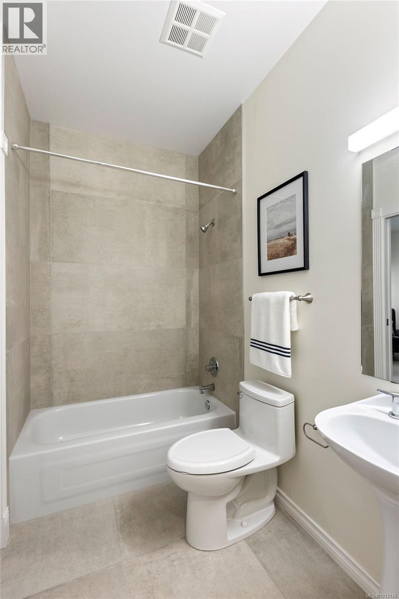 Single Family House Other for Sale in   Marsett Pl Saanich 