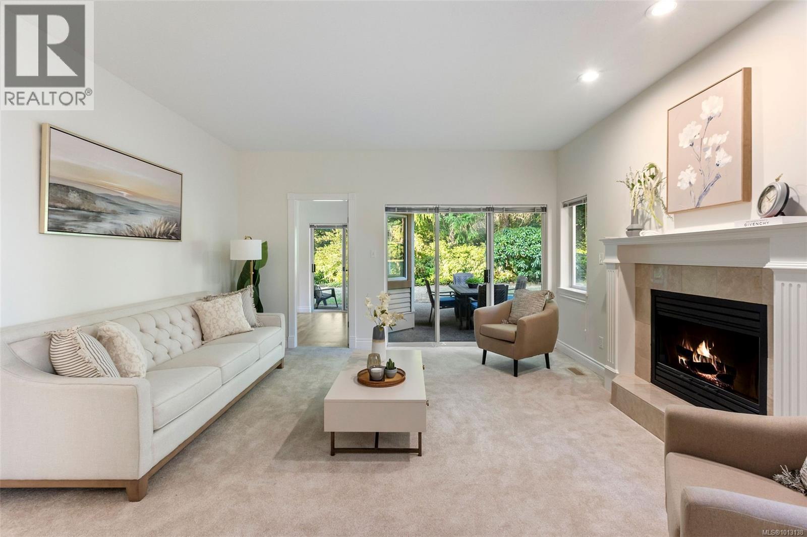 Single Family House Other for Sale in   Marsett Pl Saanich 