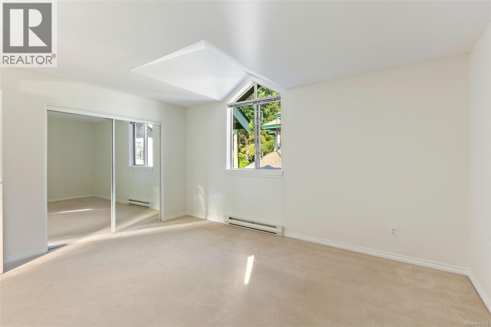 Single Family House Other for Sale in   Marsett Pl Saanich 