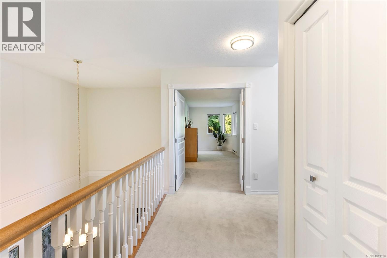 Single Family House Other for Sale in   Marsett Pl Saanich 
