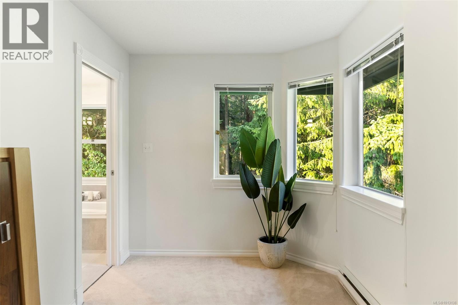 Single Family House Other for Sale in   Marsett Pl Saanich 