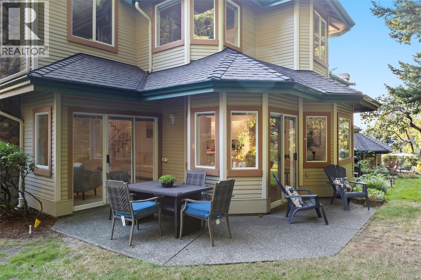 Single Family House Other for Sale in   Marsett Pl Saanich 