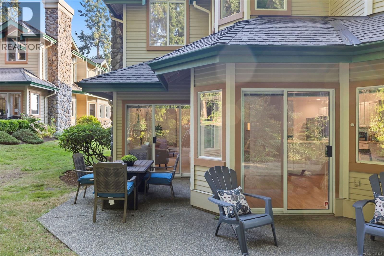 Single Family House Other for Sale in   Marsett Pl Saanich 