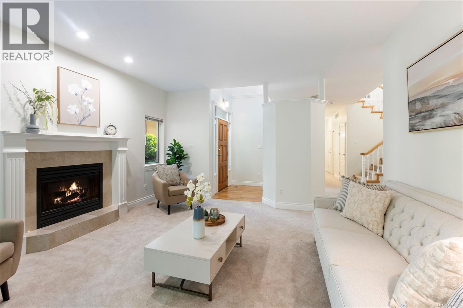 Single Family House Other for Sale in   Marsett Pl Saanich 