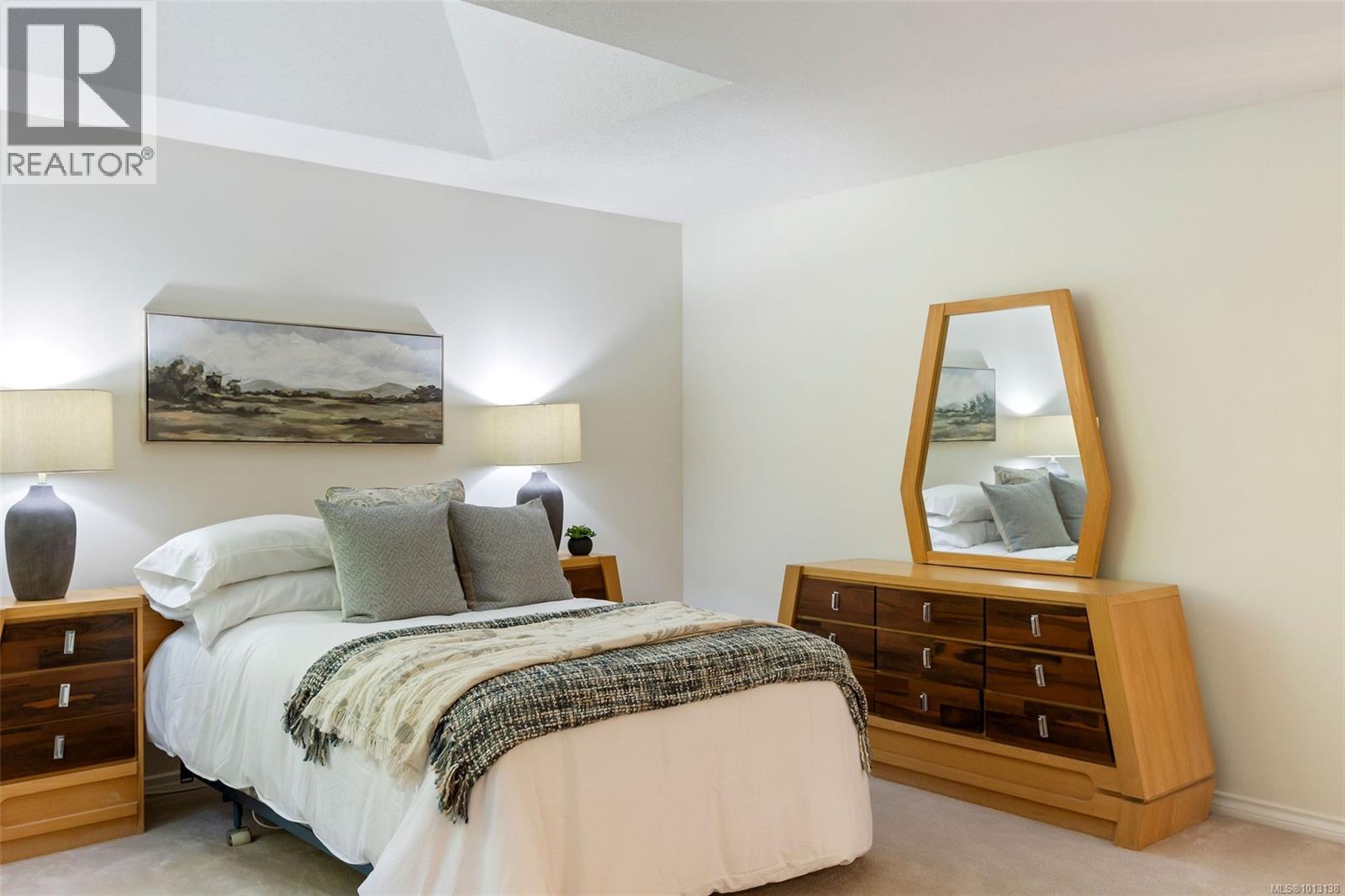 Single Family House Other for Sale in   Marsett Pl Saanich 
