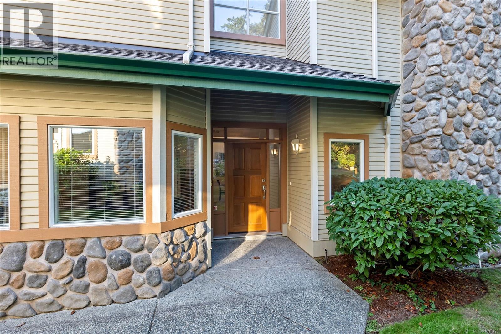 Single Family House Other for Sale in   Marsett Pl Saanich 