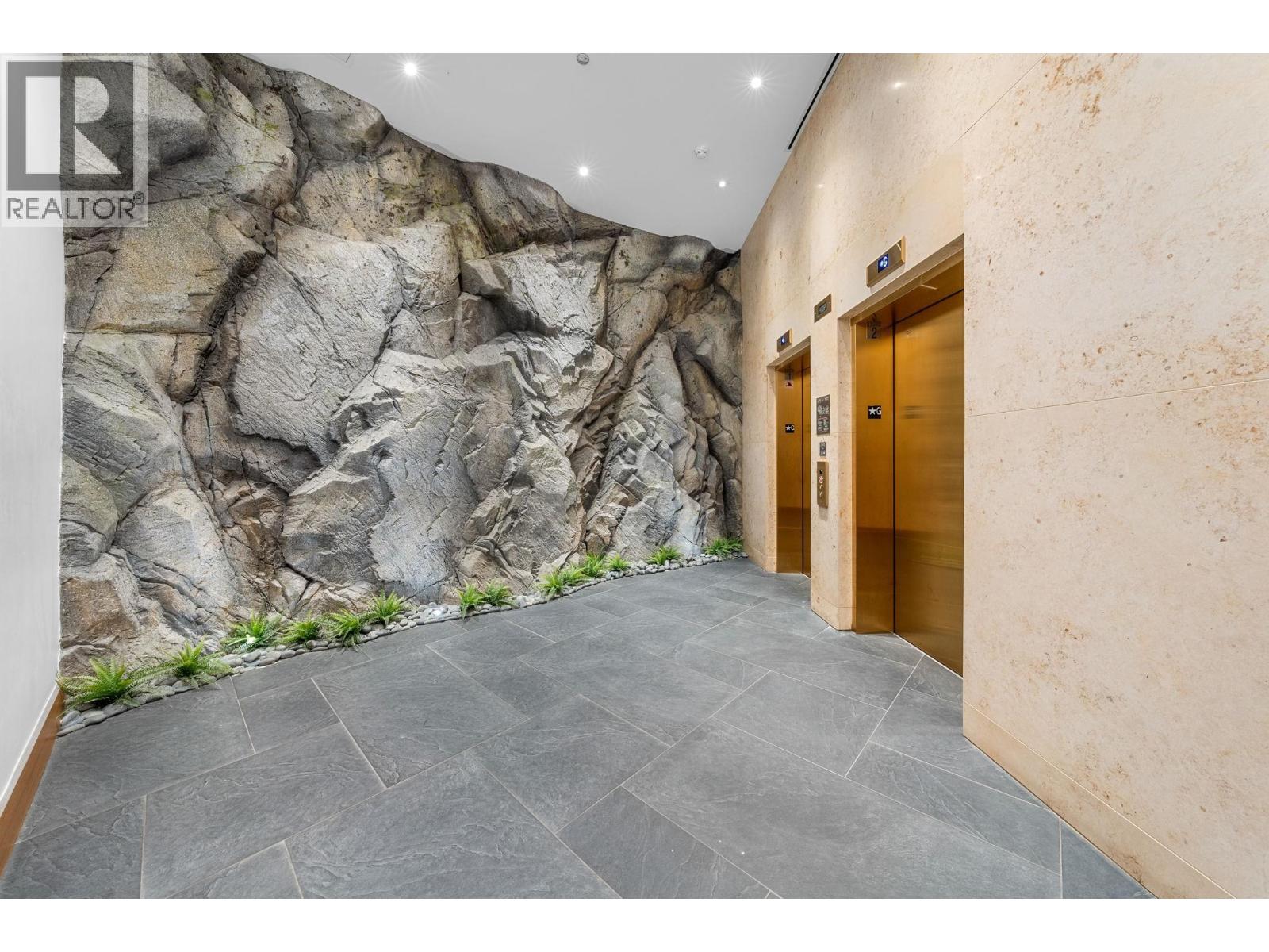 309 6707 NELSON AVENUE, West Vancouver