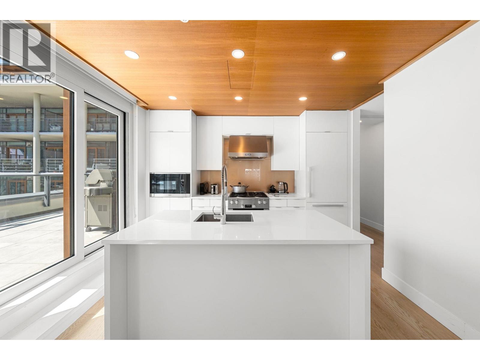 309 6707 NELSON AVENUE, West Vancouver