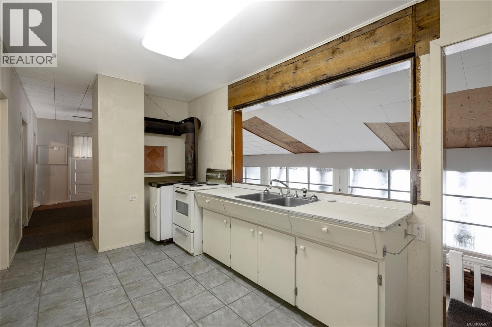 8950 Stirling Arm Dr, Port Alberni