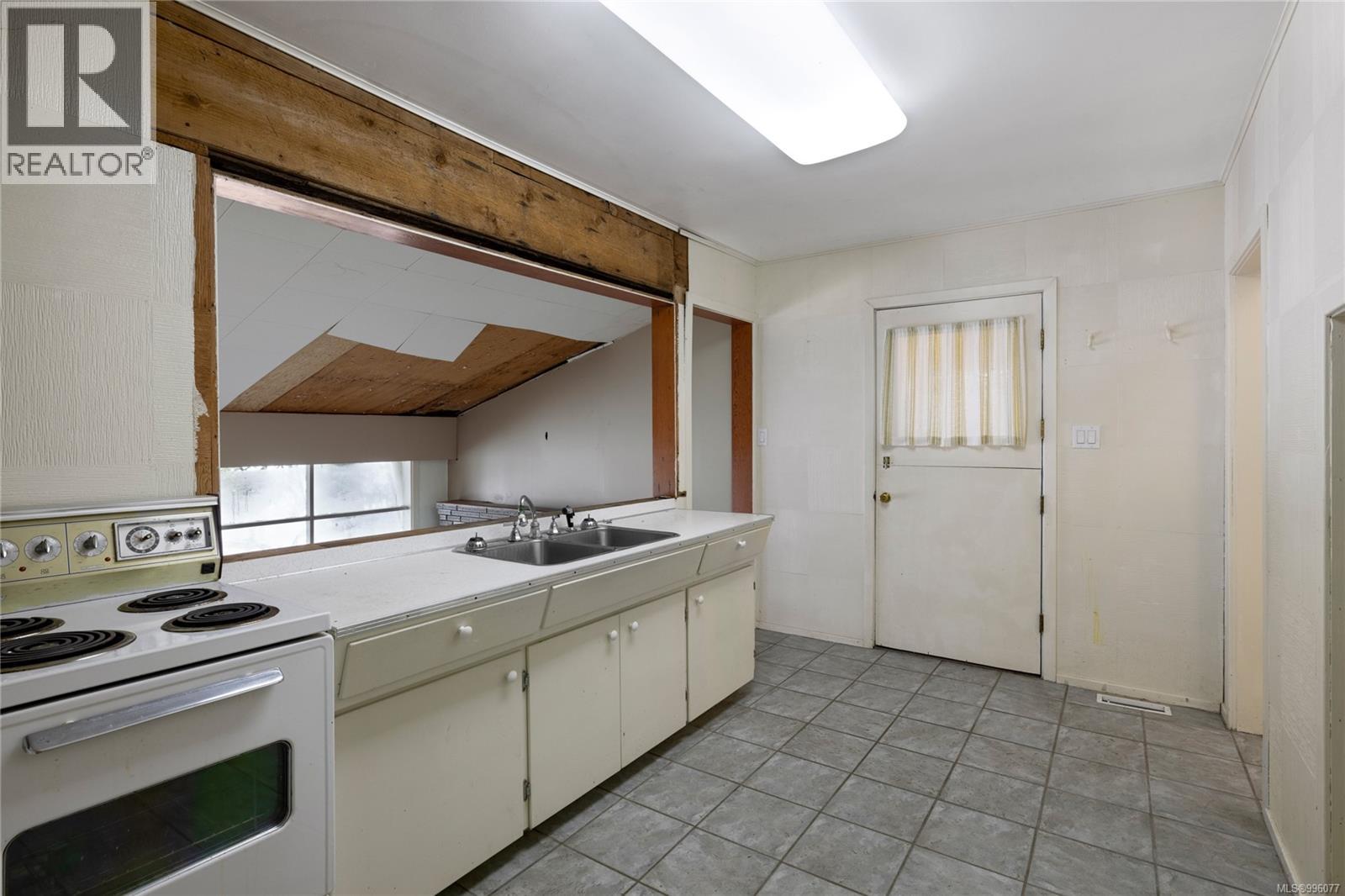 8950 Stirling Arm Dr, Port Alberni