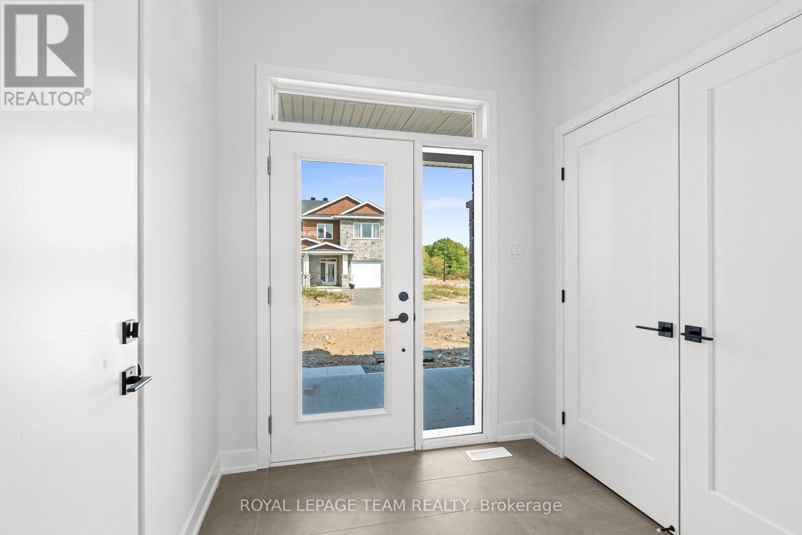 1004 MOORE STREET - Photo 5 of 40, Brockville, Ontario