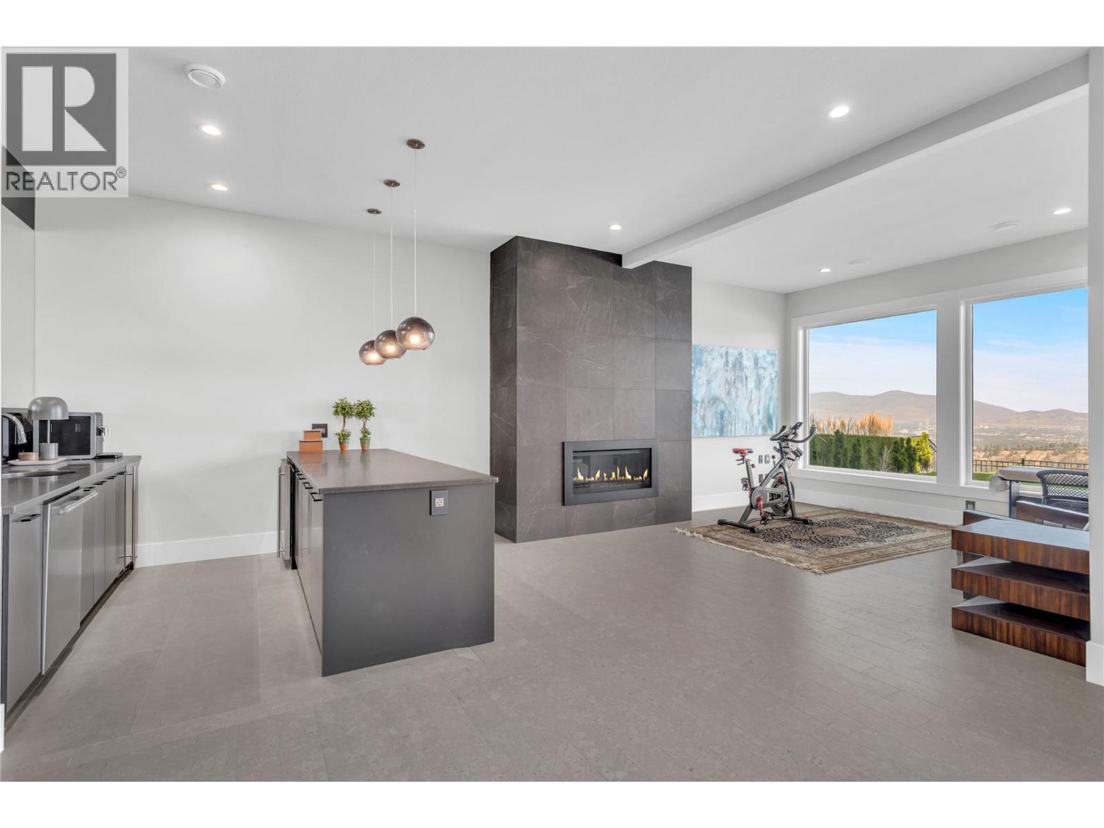  1050 Ledgeview Court, Kelowna