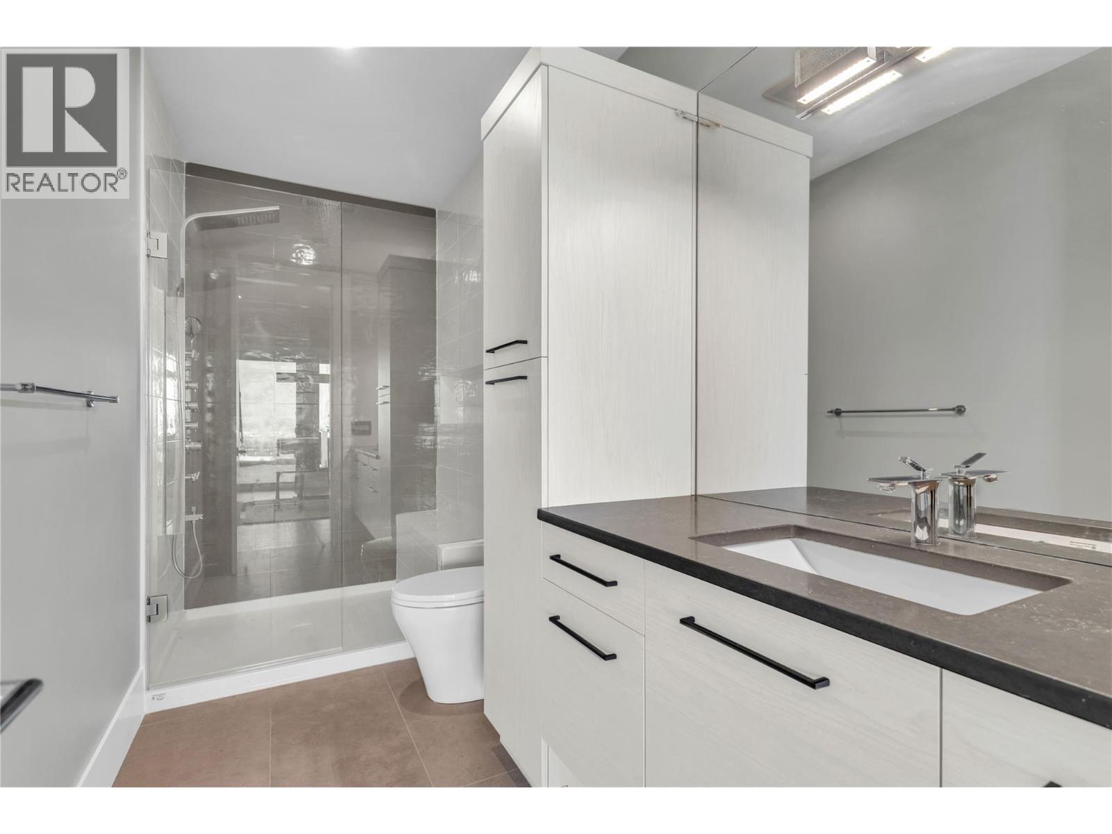  1050 Ledgeview Court, Kelowna