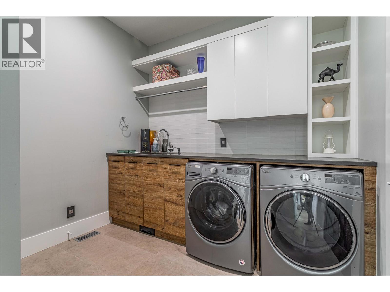  1050 Ledgeview Court, Kelowna
