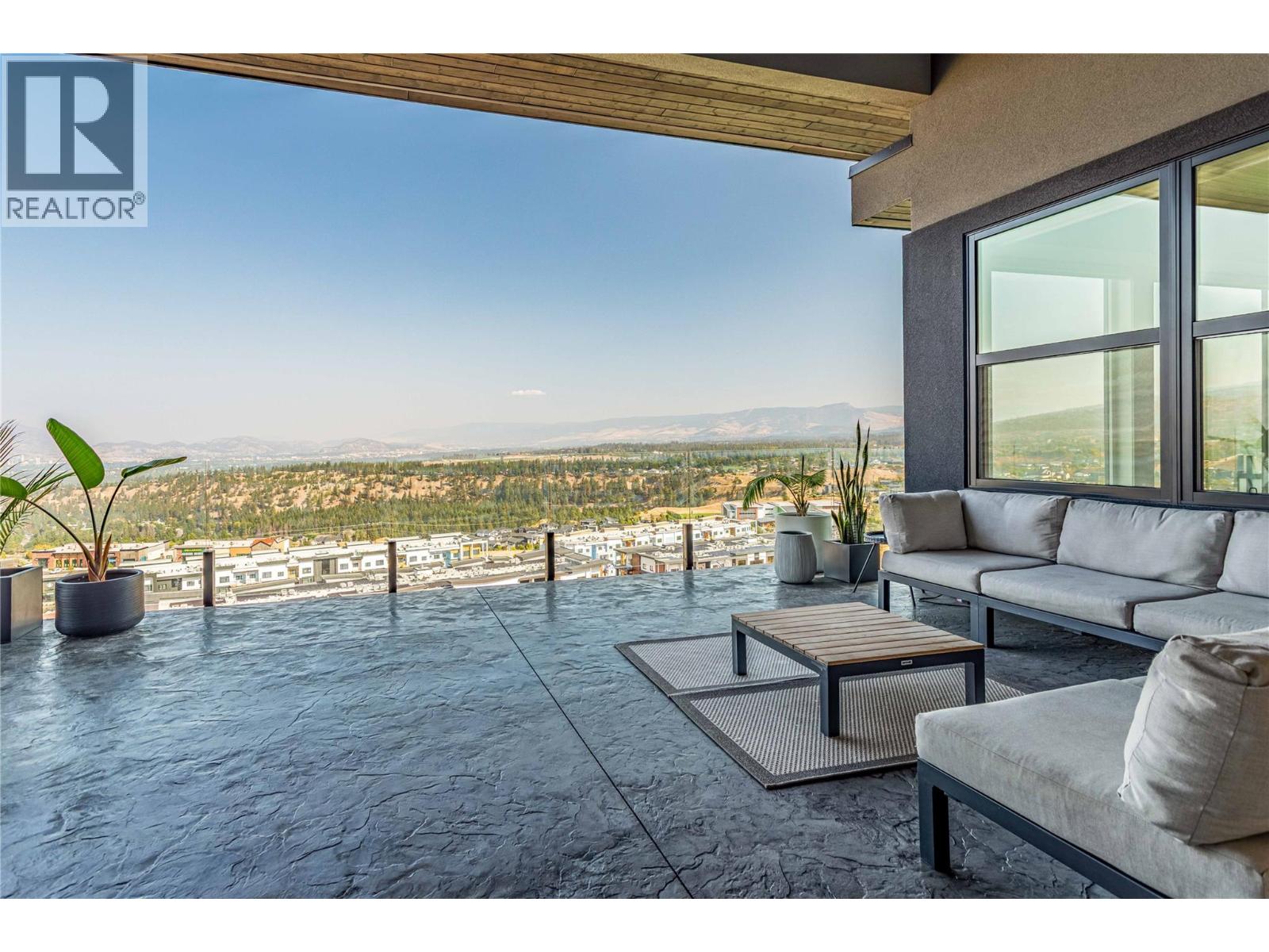  1050 Ledgeview Court, Kelowna