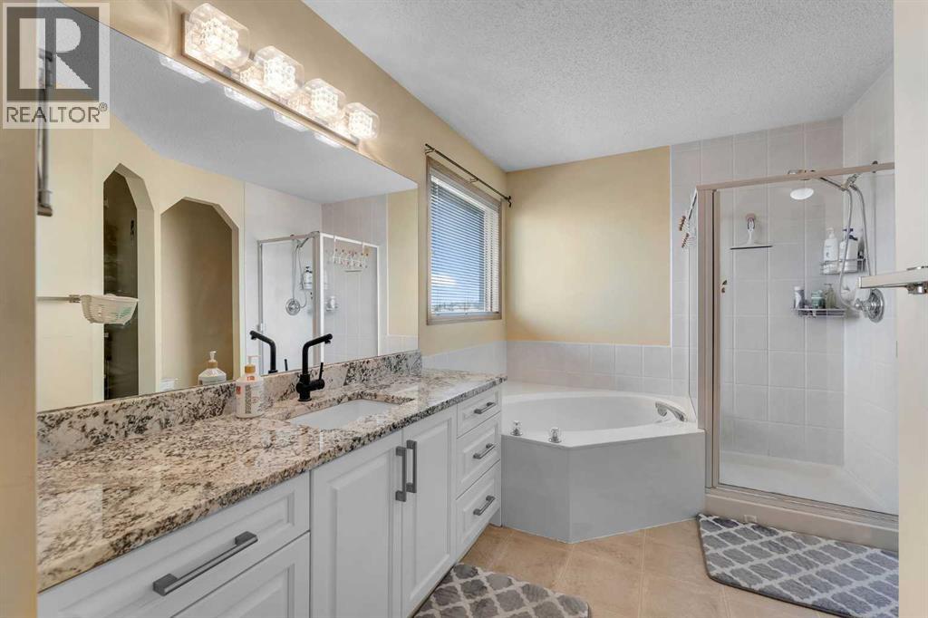 Single Family House for Sale in  Edgeridge Gardens NW Edgemont Calgary 