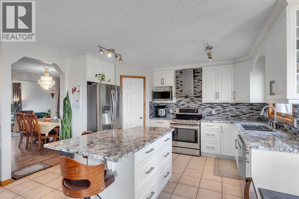 Single Family House for Sale in  Edgeridge Gardens NW Edgemont Calgary 