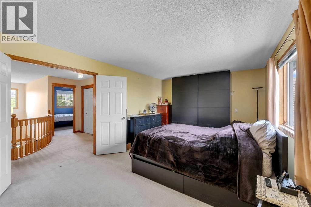 Single Family House for Sale in  Edgeridge Gardens NW Edgemont Calgary 