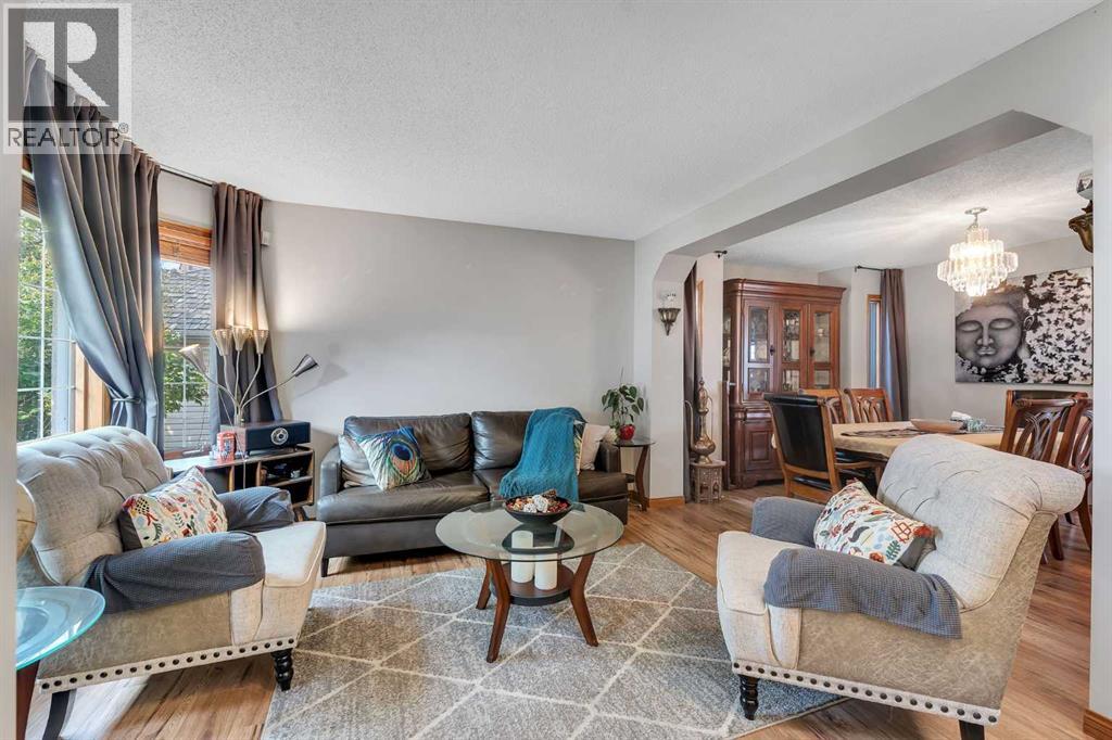 Single Family House for Sale in  Edgeridge Gardens NW Edgemont Calgary 