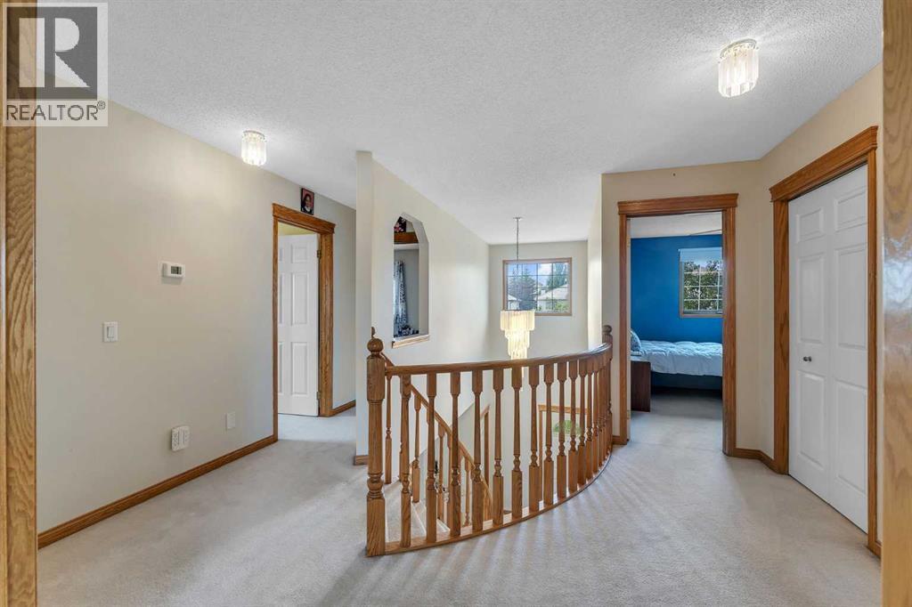 Single Family House for Sale in  Edgeridge Gardens NW Edgemont Calgary 