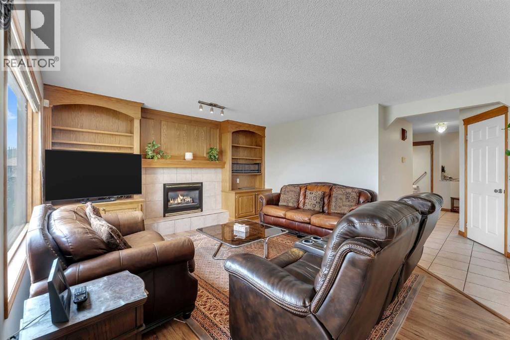 Single Family House for Sale in  Edgeridge Gardens NW Edgemont Calgary 