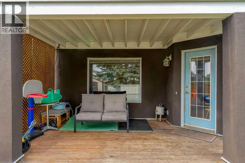 Single Family House for Sale in  Edgeridge Gardens NW Edgemont Calgary 