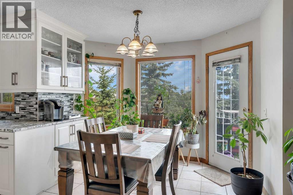 Single Family House for Sale in  Edgeridge Gardens NW Edgemont Calgary 