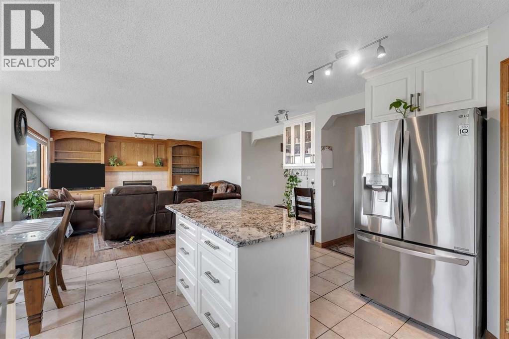 Single Family House for Sale in  Edgeridge Gardens NW Edgemont Calgary 