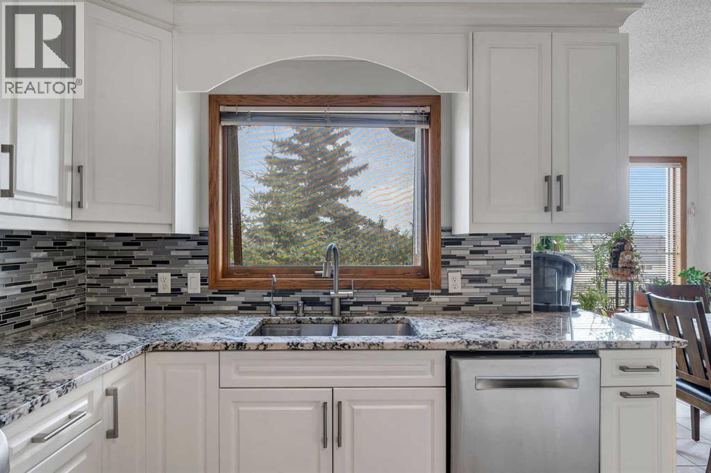 Single Family House for Sale in  Edgeridge Gardens NW Edgemont Calgary 
