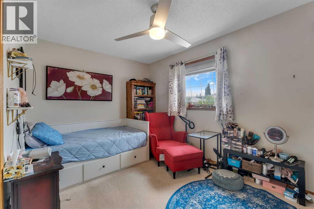 Single Family House for Sale in  Edgeridge Gardens NW Edgemont Calgary 