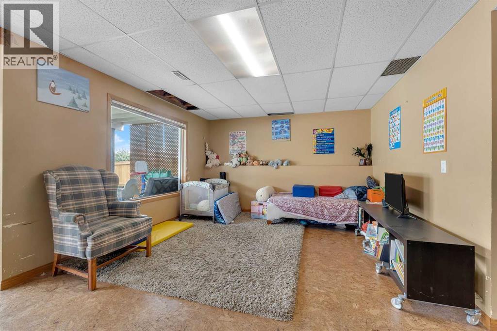 Single Family House for Sale in  Edgeridge Gardens NW Edgemont Calgary 