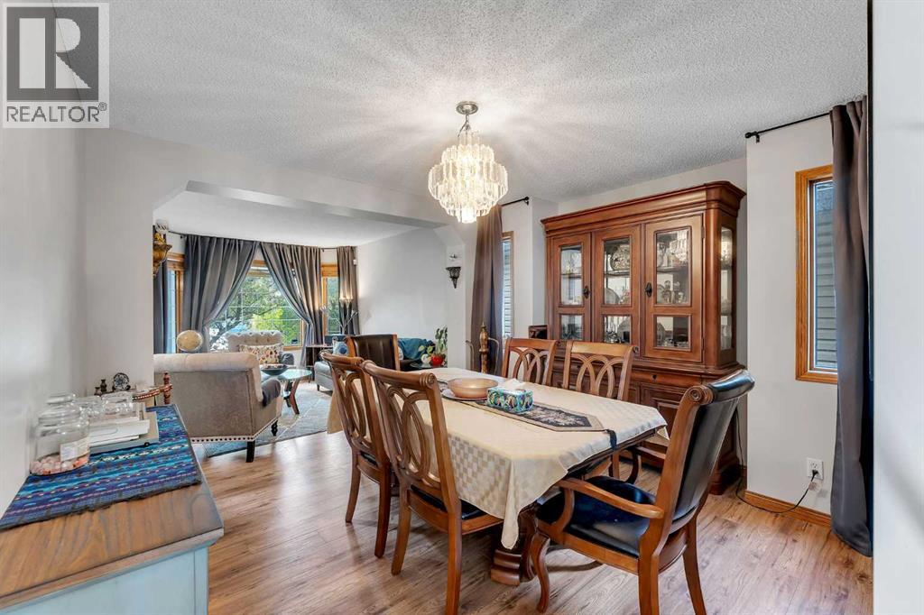 Single Family House for Sale in  Edgeridge Gardens NW Edgemont Calgary 