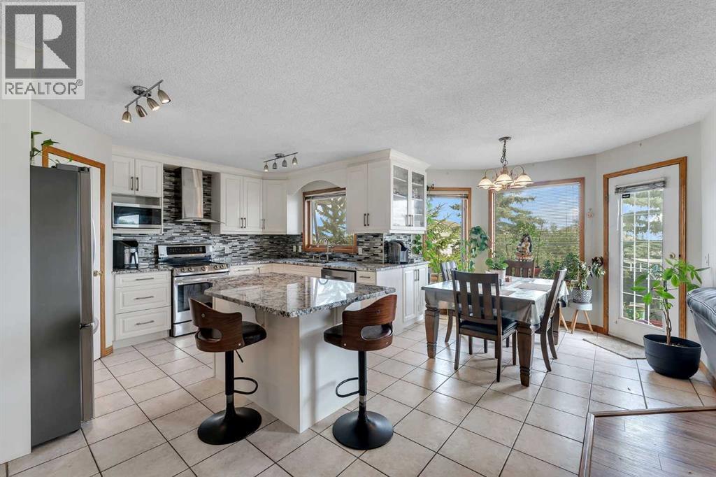 Single Family House for Sale in  Edgeridge Gardens NW Edgemont Calgary 
