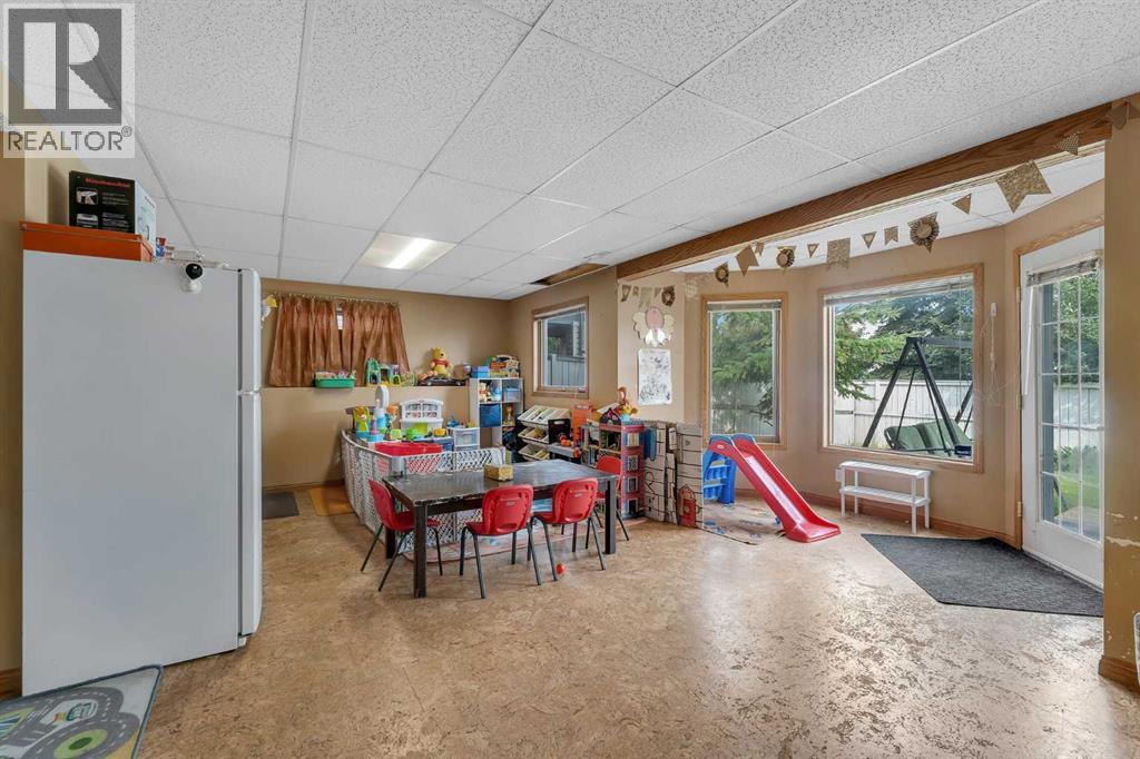 Single Family House for Sale in  Edgeridge Gardens NW Edgemont Calgary 