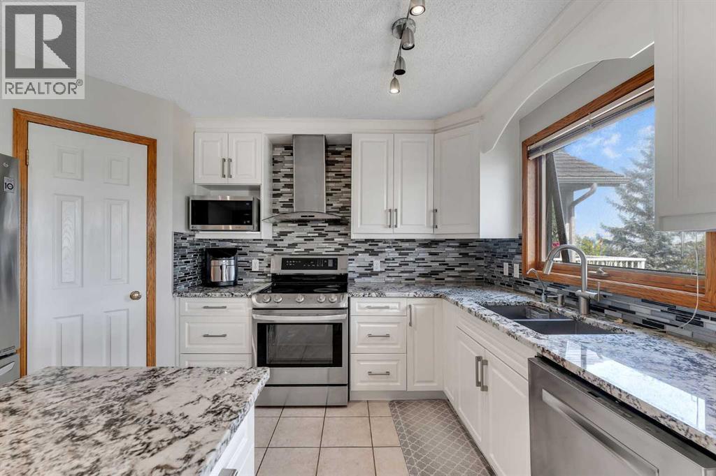 Single Family House for Sale in  Edgeridge Gardens NW Edgemont Calgary 