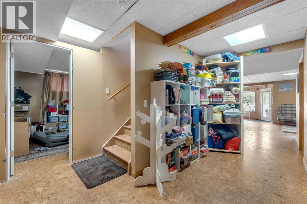 Single Family House for Sale in  Edgeridge Gardens NW Edgemont Calgary 