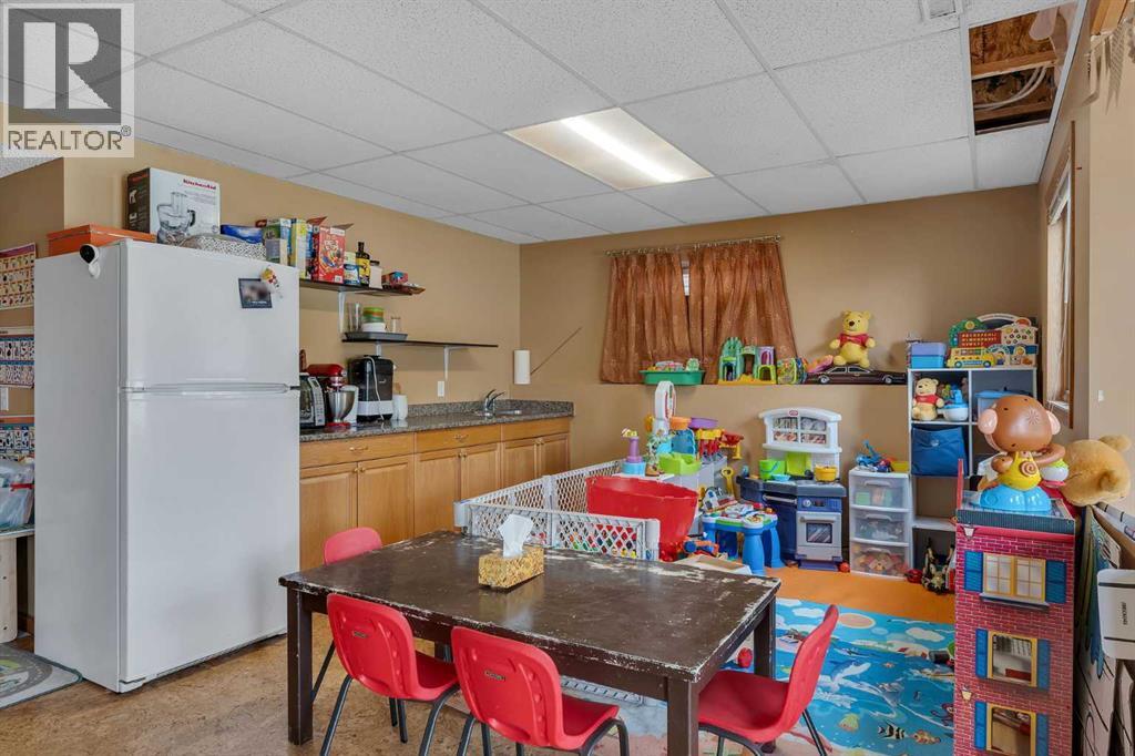 Single Family House for Sale in  Edgeridge Gardens NW Edgemont Calgary 
