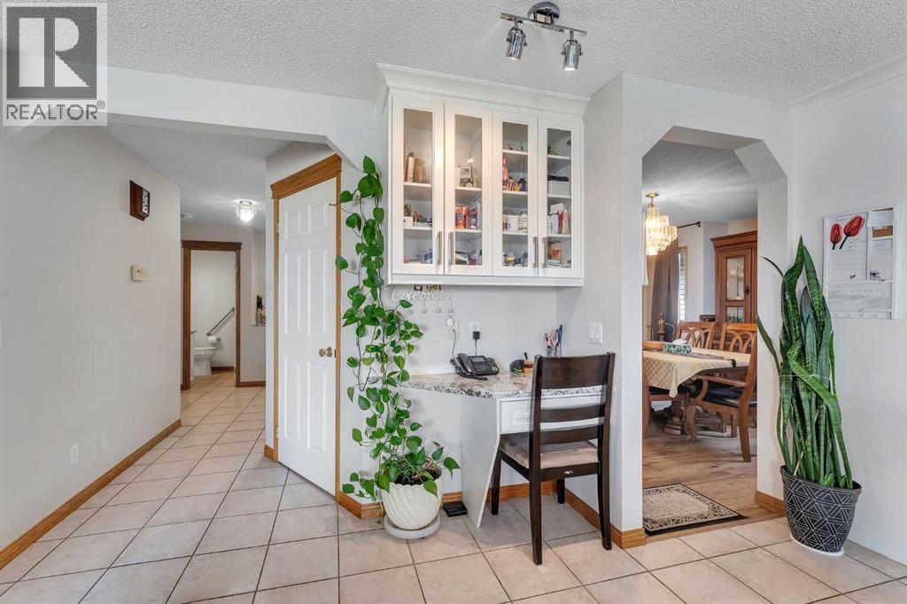 Single Family House for Sale in  Edgeridge Gardens NW Edgemont Calgary 