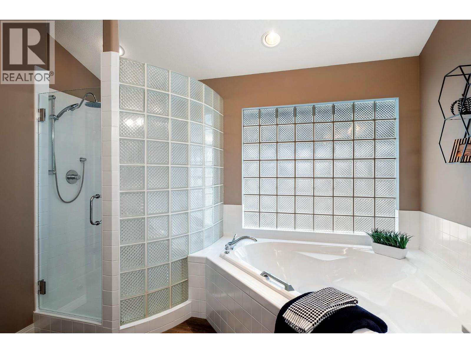  3907 Gallaghers Circle, Kelowna