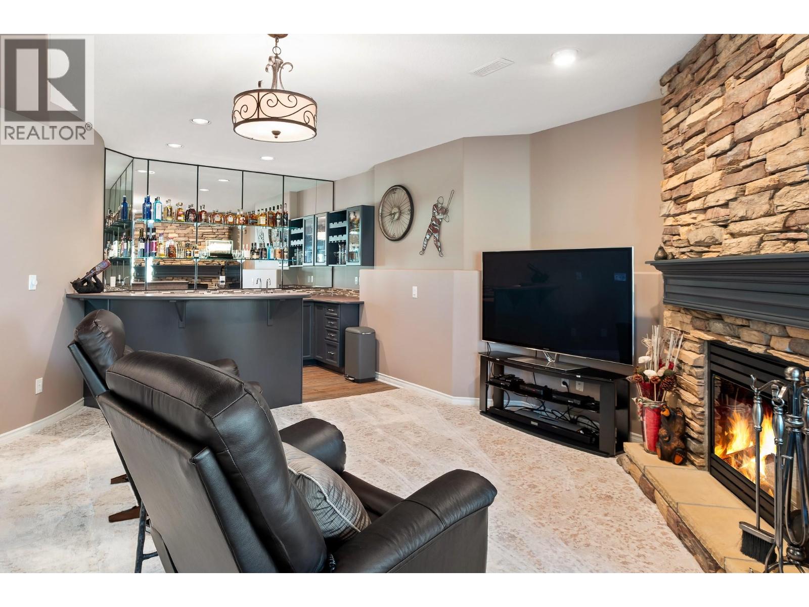  3907 Gallaghers Circle, Kelowna