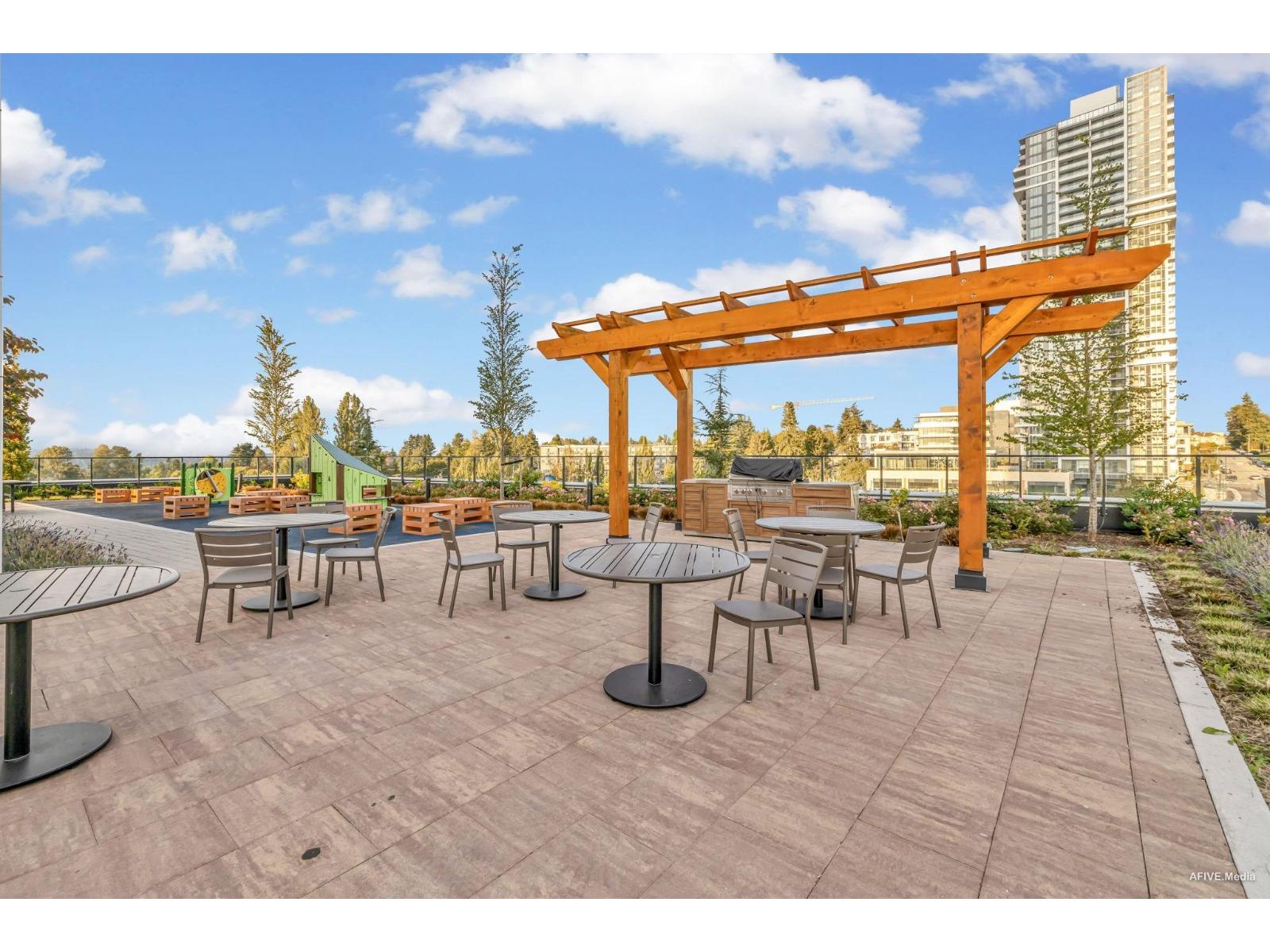1002 10750 135A STREET, Surrey