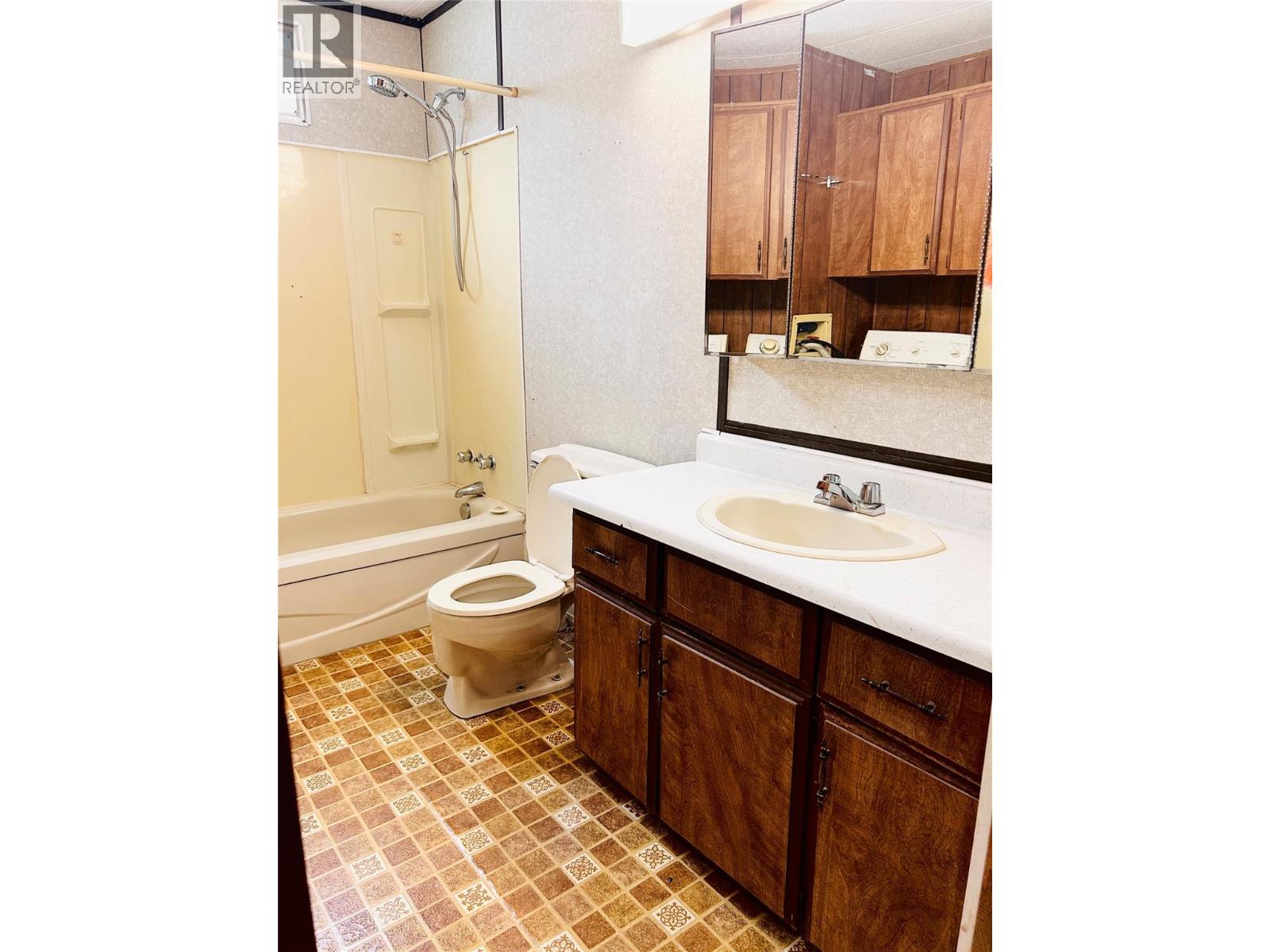  5161 69th Avenue Northeast, Salmon Arm