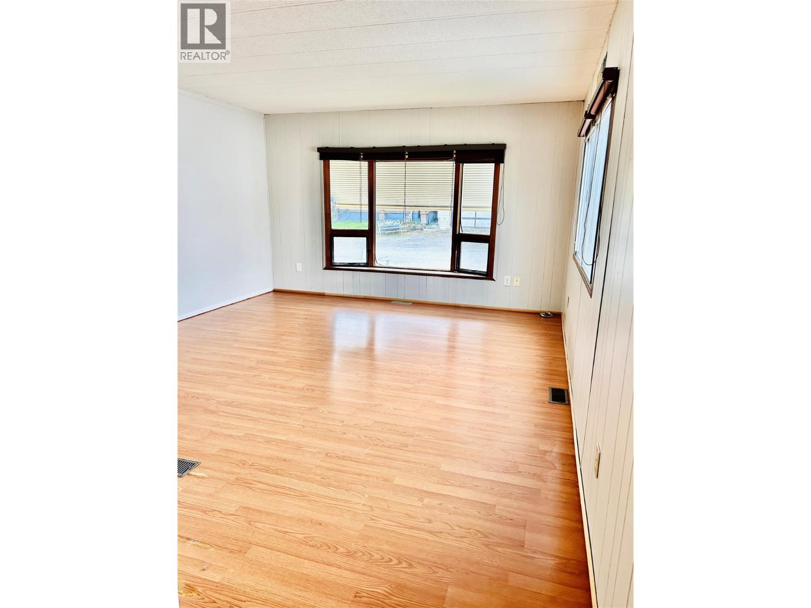  5161 69th Avenue Northeast, Salmon Arm