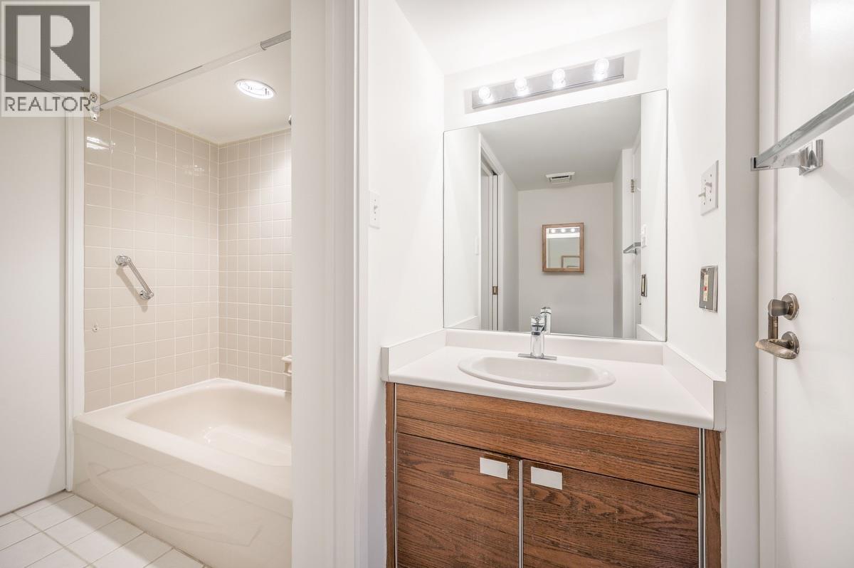 401 747 17TH STREET, West Vancouver